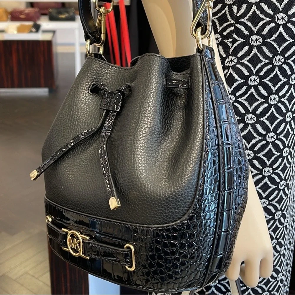 MICHAEL KORS  Reed Medium Pebbled Leather Belted Bucket Messenger Satchel Crossb